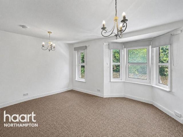 5 bedroom terraced house to rent