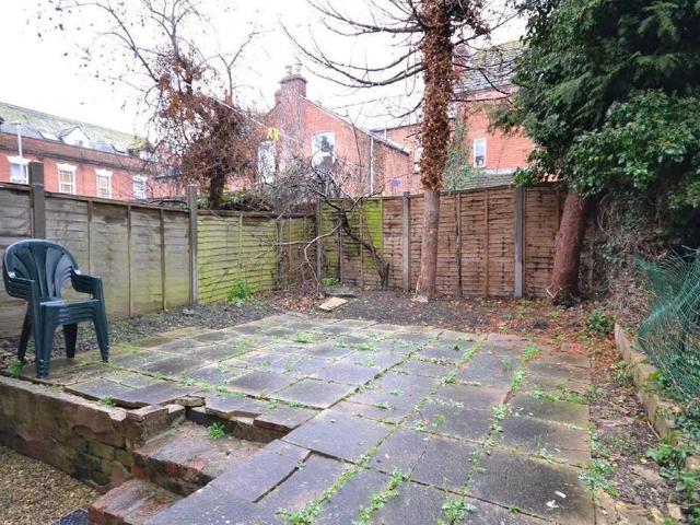 5 bedroom terraced house to rent