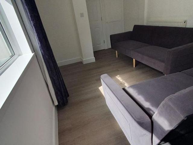 5 bedroom terraced house to rent