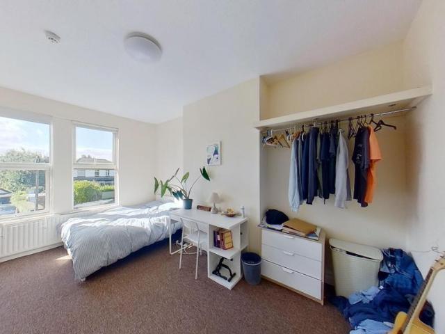 5 bedroom terraced house to rent