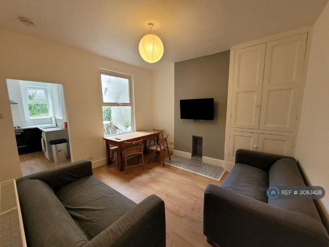5 bedroom terraced house to rent
