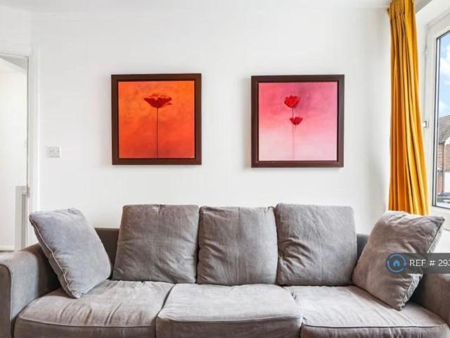 5 bedroom terraced house to rent