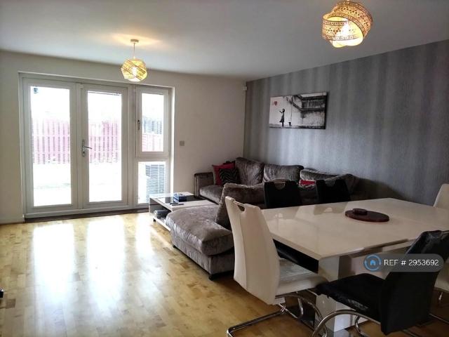 5 bedroom terraced house to rent