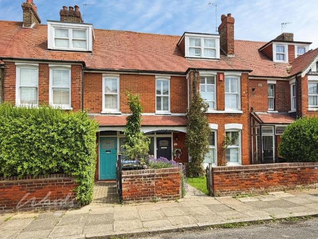 5 bedroom terraced house to rent