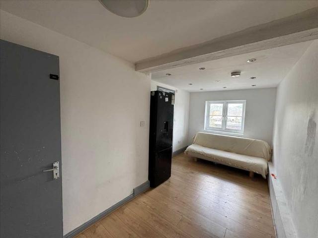 5 bedroom terraced house to rent