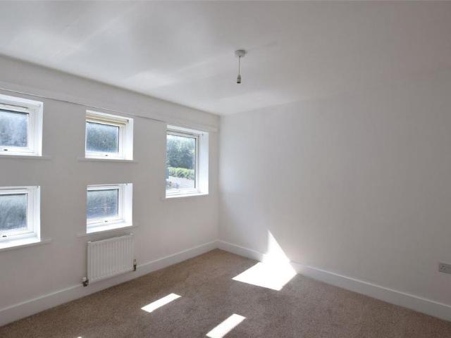 5 bedroom terraced house to rent