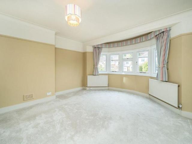 5 bedroom terraced house to rent