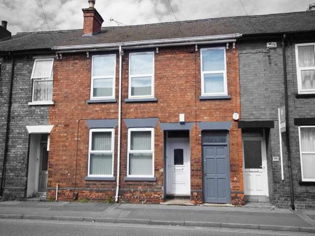 5 bedroom terraced house to rent
