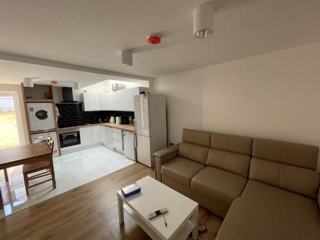 5 bedroom terraced house to rent