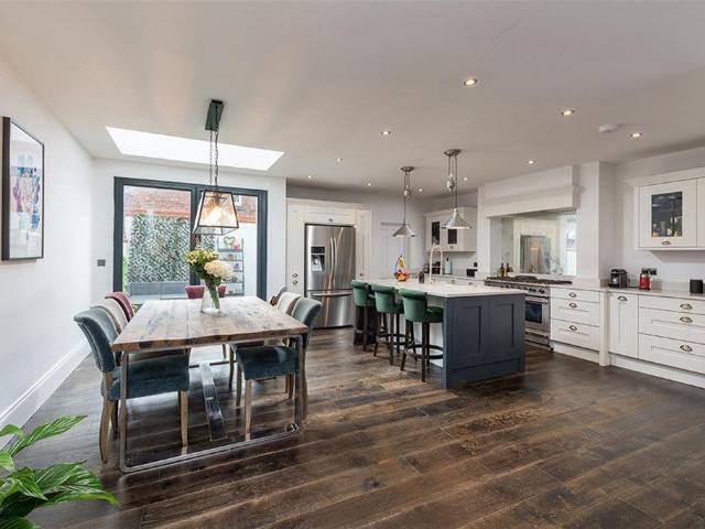 5 bedroom terraced house to rent