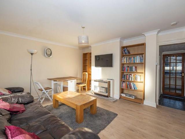 5 bedroom terraced house to rent