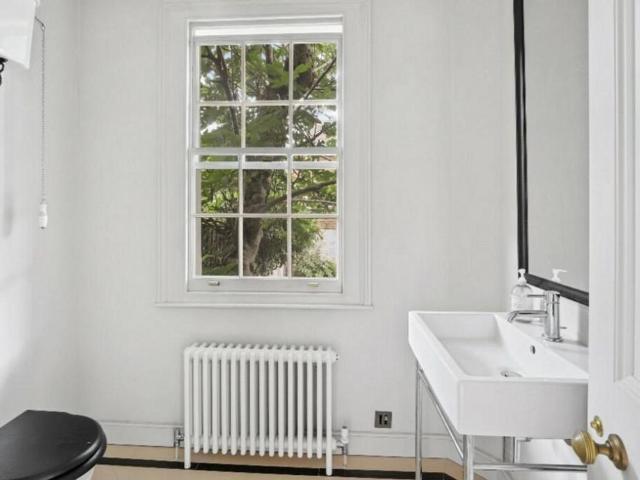 5 bedroom terraced house to rent
