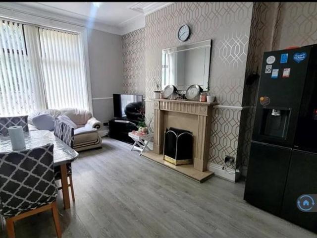 5 bedroom terraced house to rent