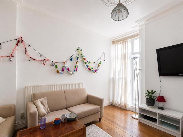 5 bedroom terraced house to rent