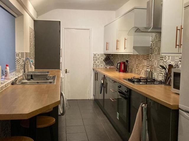 5 bedroom terraced house to rent