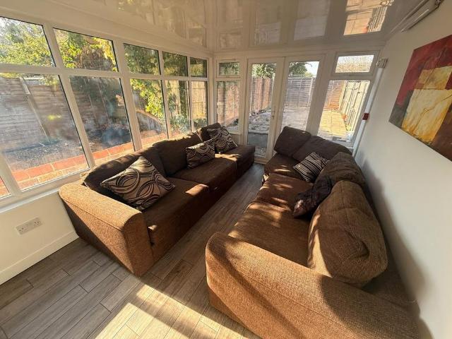 5 bedroom terraced house to rent