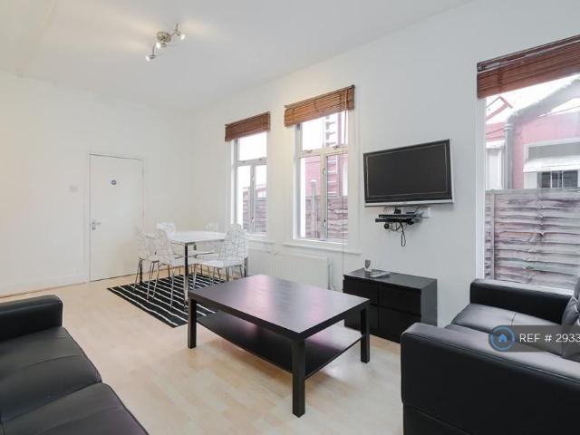 5 bedroom terraced house to rent
