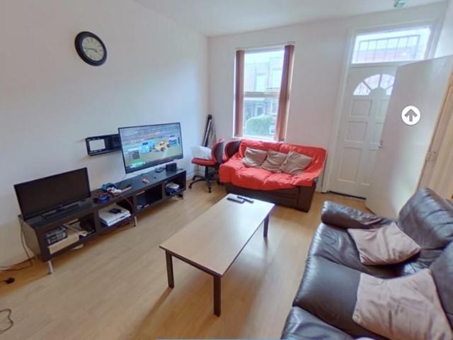 5 bedroom terraced house to rent