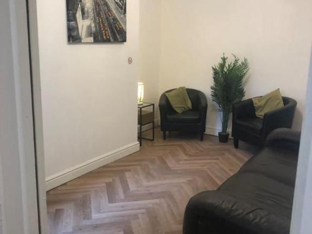5 bedroom terraced house to rent