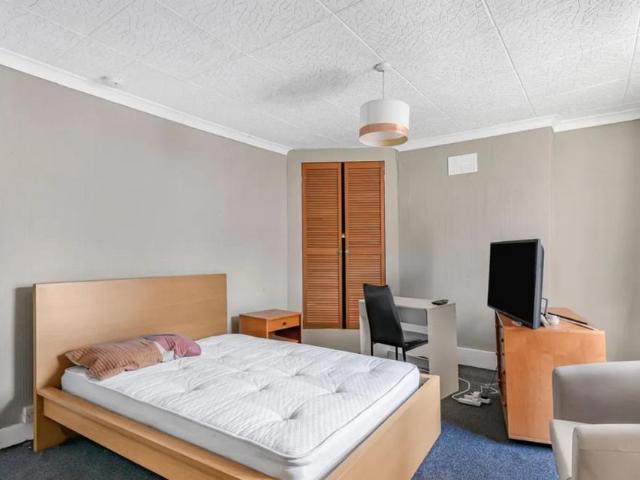 5 bedroom terraced house to rent
