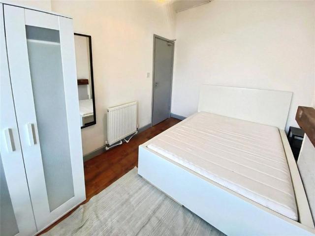 5 bedroom terraced house to rent