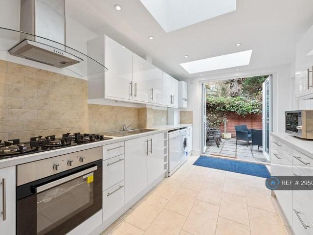 5 bedroom terraced house to rent