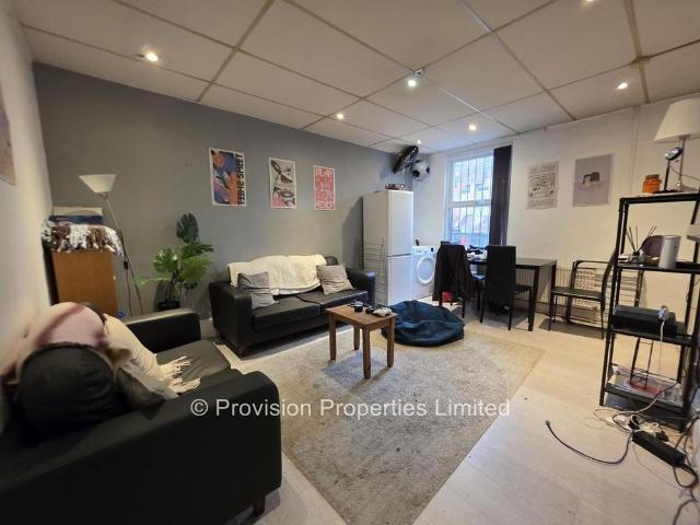5 bedroom terraced house to rent