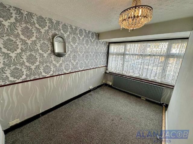 5 bedroom terraced house to rent