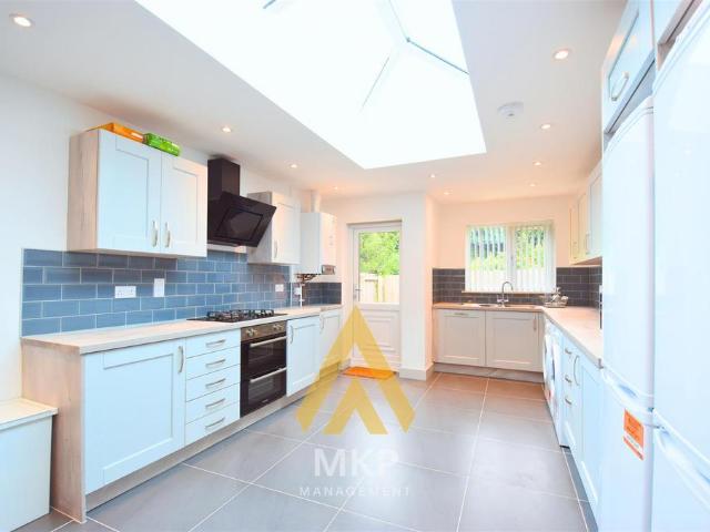 5 bedroom terraced house to rent