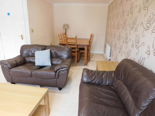 5 bedroom terraced house to rent