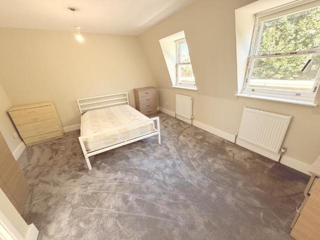 5 bedroom terraced house to rent