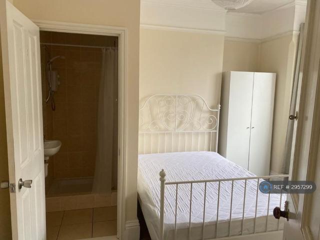 5 bedroom terraced house to rent