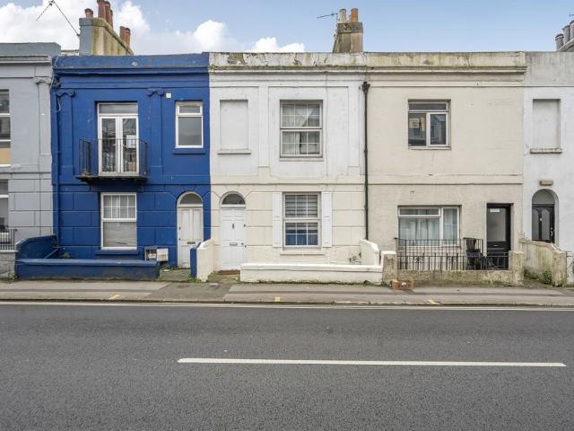 5 bedroom terraced house to rent