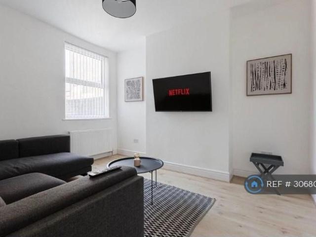 5 bedroom terraced house to rent