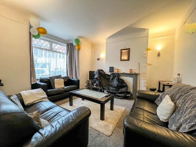 5 bedroom terraced house to rent