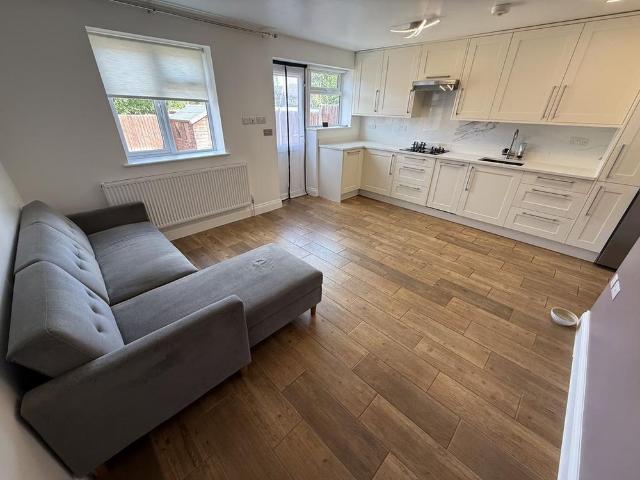 5 bedroom terraced house to rent