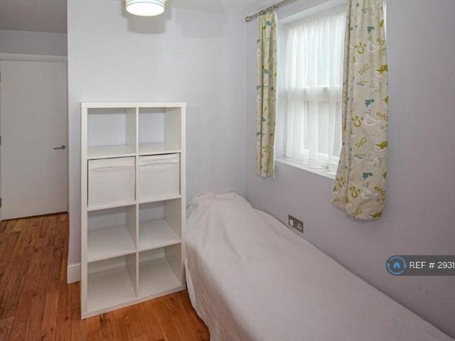 5 bedroom terraced house to rent