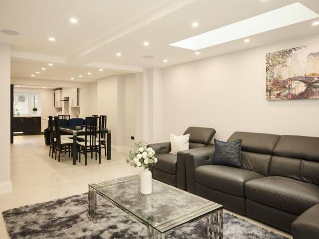 5 bedroom terraced house to rent