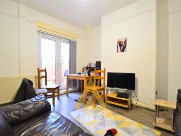 5 bedroom terraced house to rent