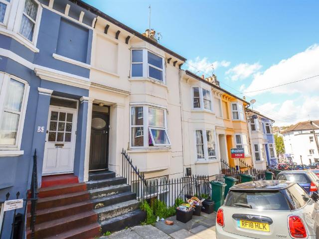 5 bedroom terraced house to rent