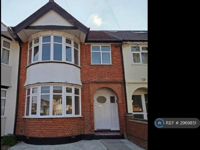 5 bedroom terraced house to rent