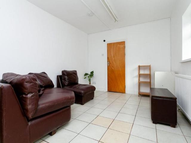 5 bedroom terraced house to rent