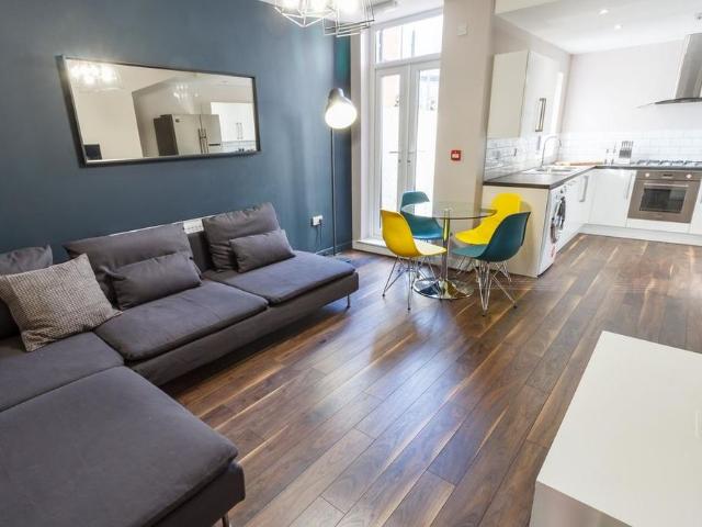 5 bedroom terraced house to rent