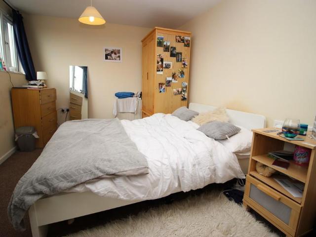 5 bedroom terraced house to rent