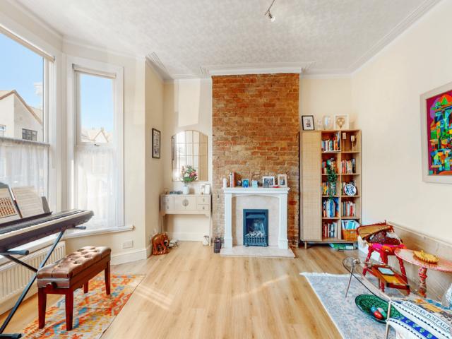 5 bedroom terraced house to rent
