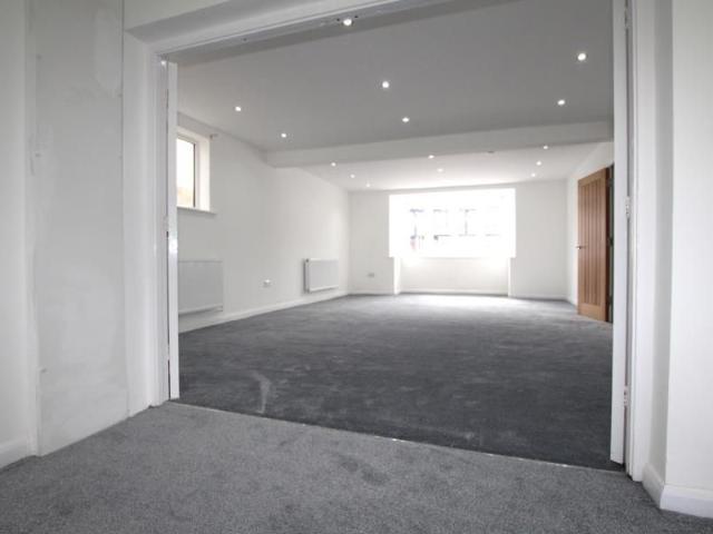 5 bedroom terraced house to rent