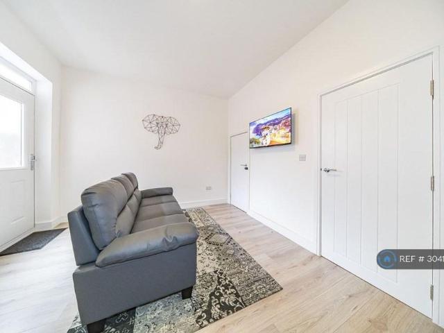 5 bedroom terraced house to rent