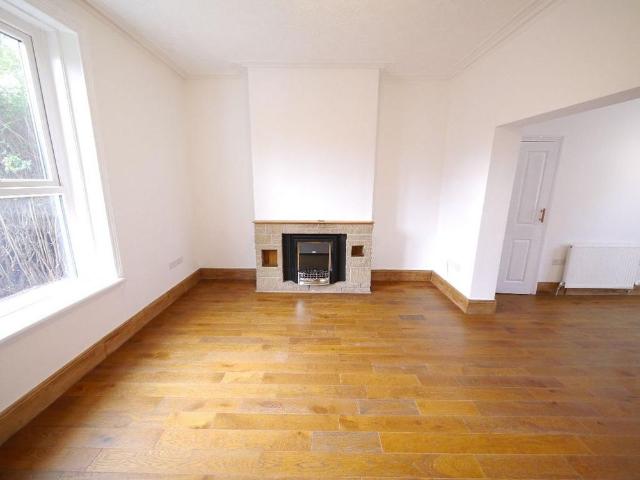 5 bedroom terraced house to rent