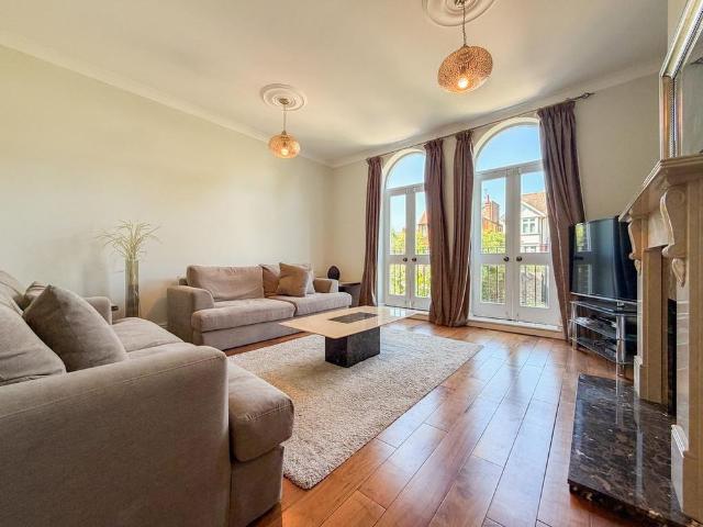 5 bedroom terraced house to rent
