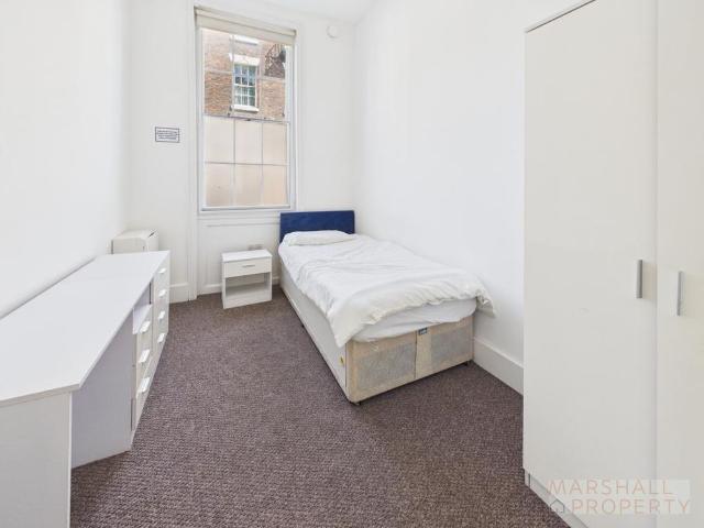 5 bedroom terraced house to rent